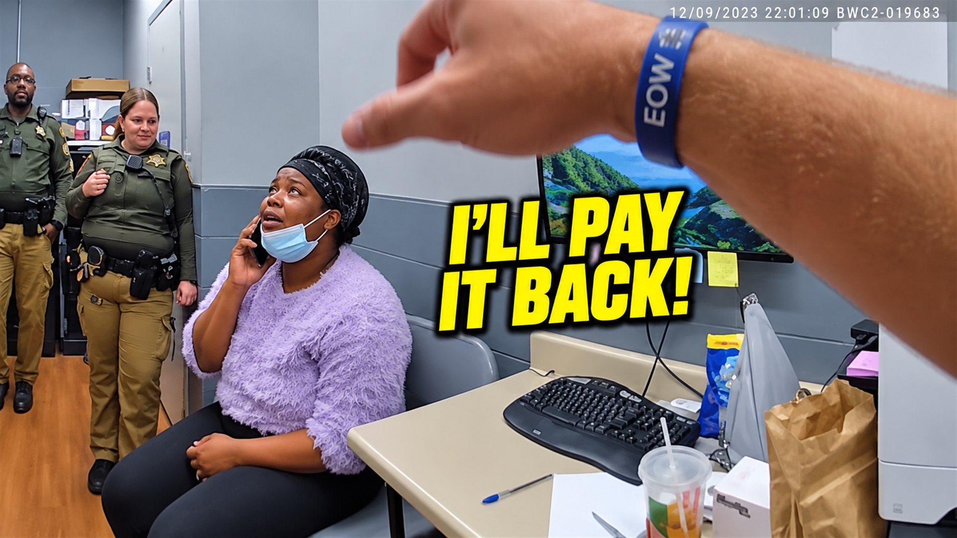 Bodycam still for Shopper Bags Without Scanning at Walmart — Cop: "You Didn't Even Try" | Bodycam Analysis